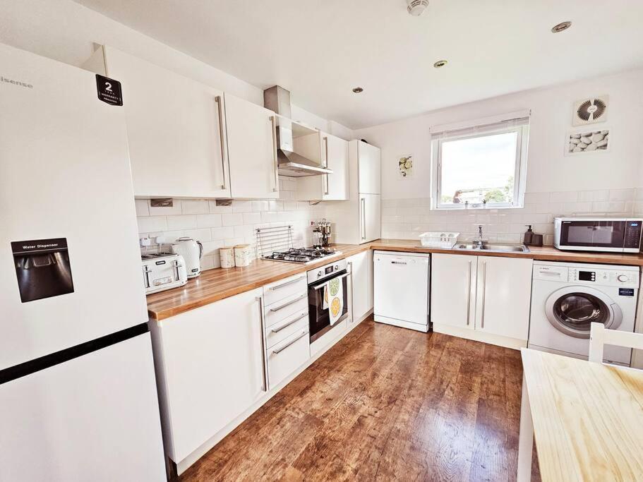 Modern 5 Bedroom Townhouse With Free Parking Γλασκώβη Εξωτερικό φωτογραφία