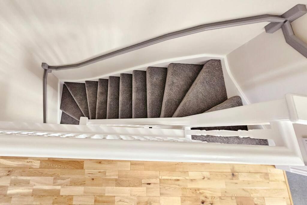 Modern 5 Bedroom Townhouse With Free Parking Γλασκώβη Εξωτερικό φωτογραφία