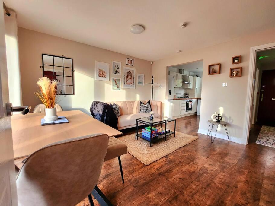 Modern 5 Bedroom Townhouse With Free Parking Γλασκώβη Εξωτερικό φωτογραφία