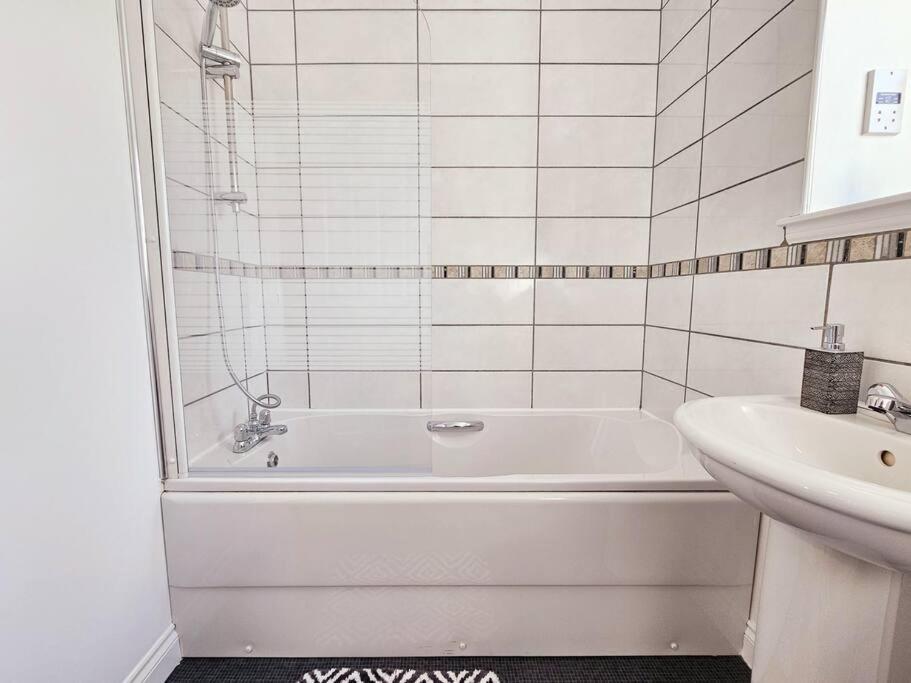 Modern 5 Bedroom Townhouse With Free Parking Γλασκώβη Εξωτερικό φωτογραφία